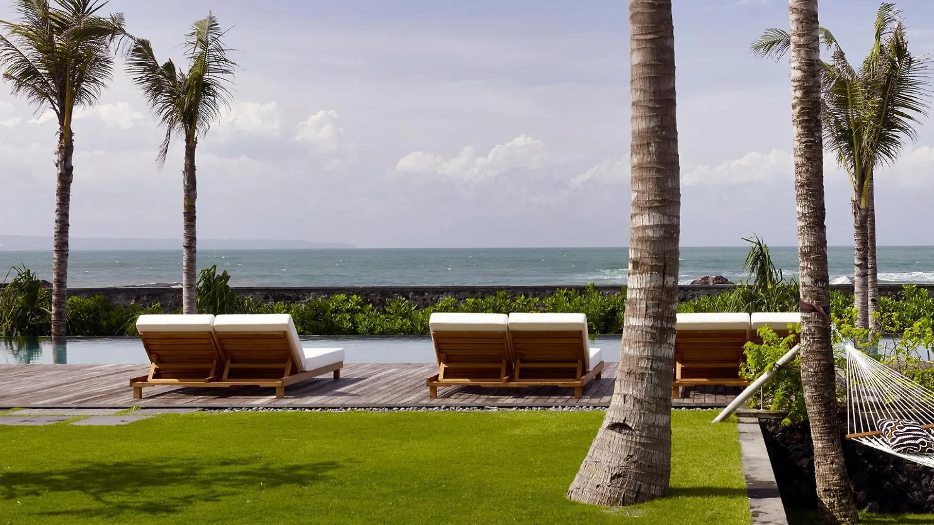 Villa Arnalaya Beach House Canggu  Indonesia
